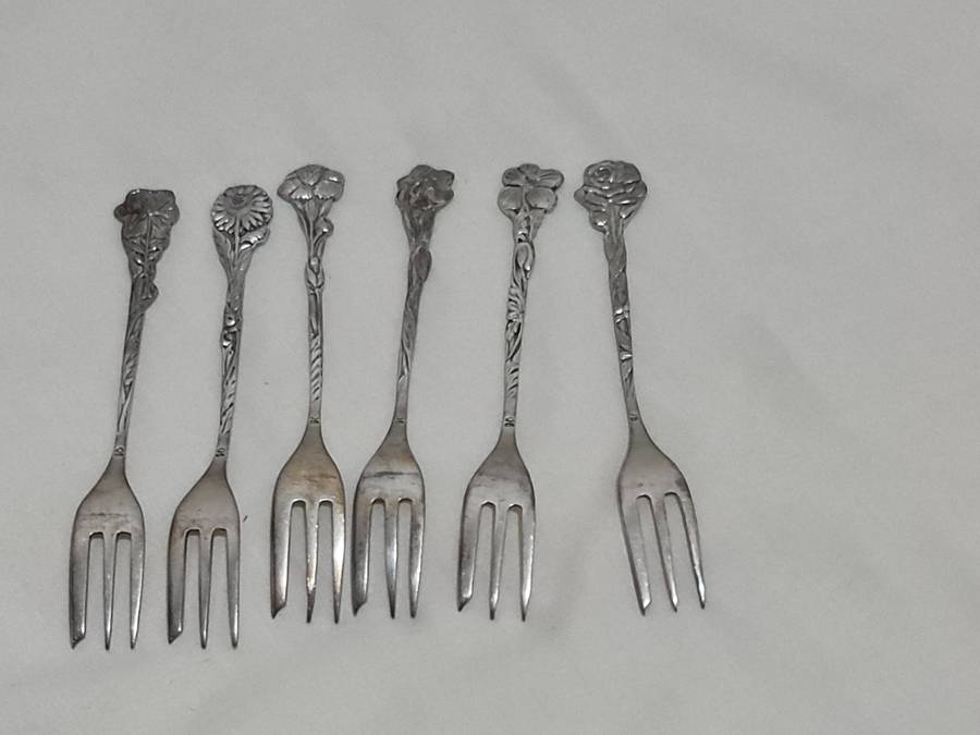 Silver plated flower cake forks
