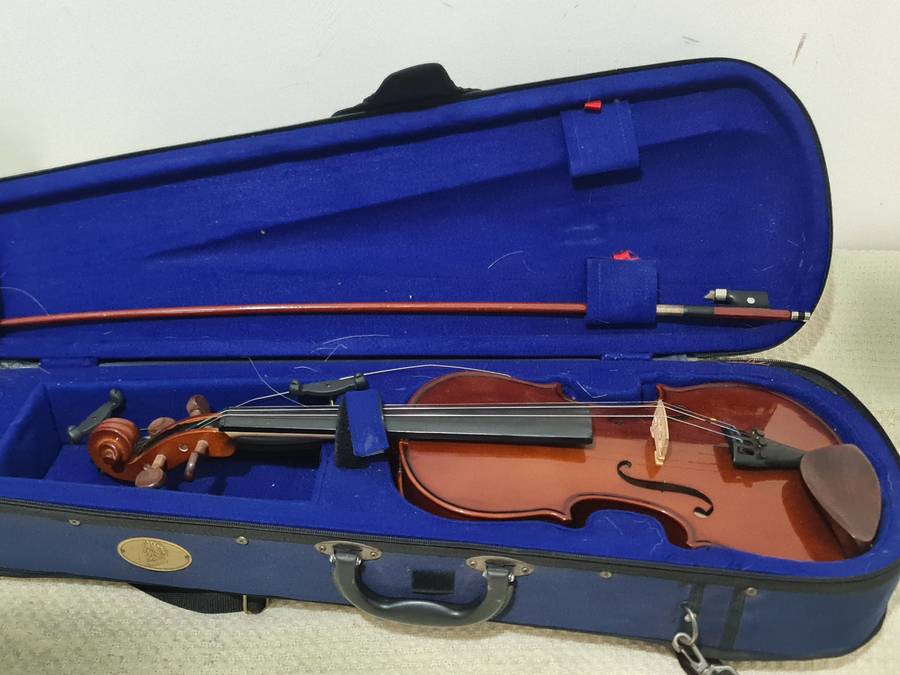 Stentor violin with case, Student 1