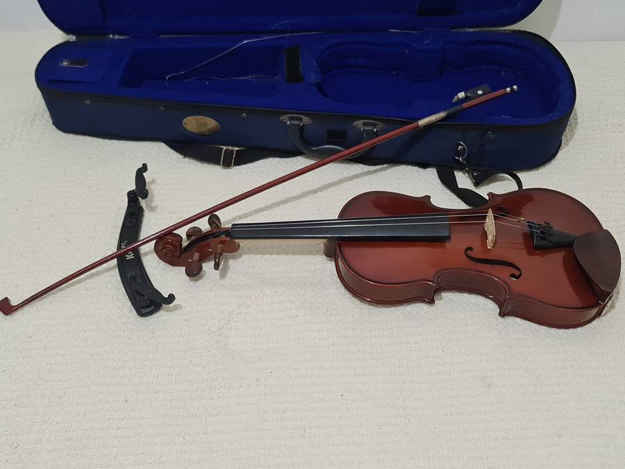 Stentor violin with case, Student 1