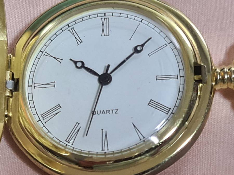 Pocket Watch: Quartz Gold tone half Hunter