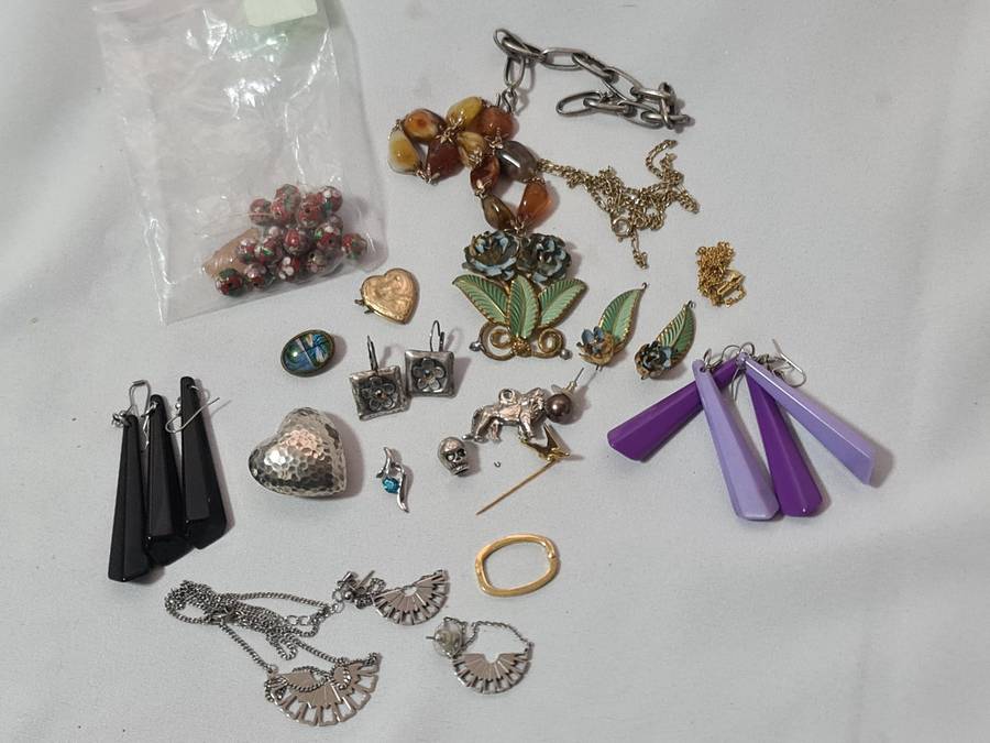 Mixed Vintage Jewelry. Some needs repair. No silver.