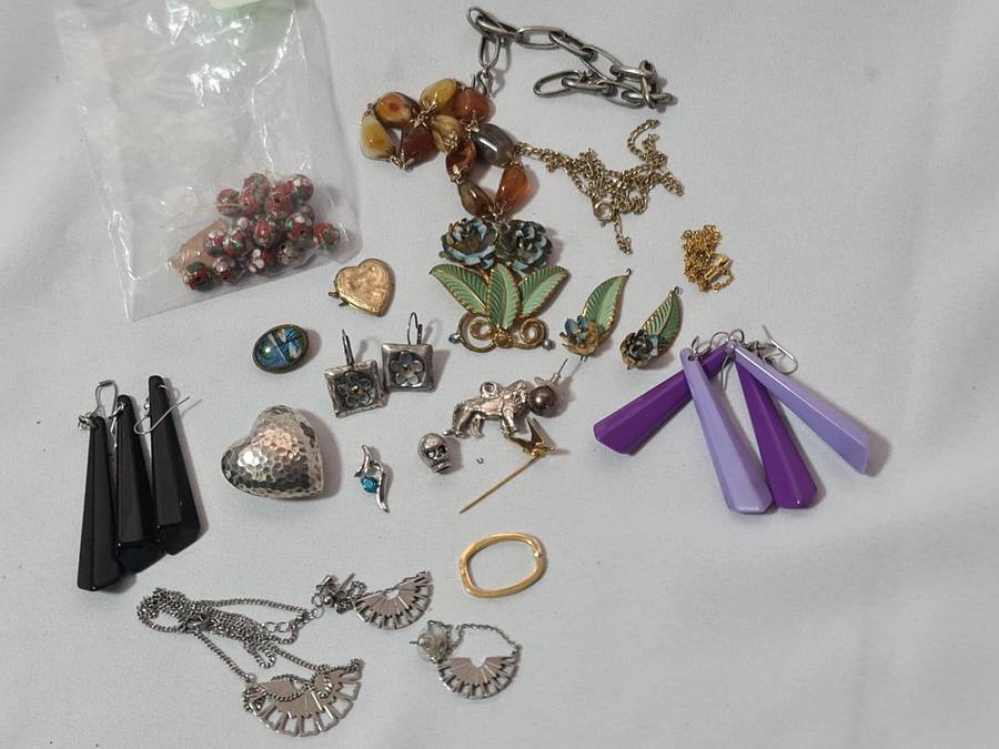 Mixed Vintage Jewelry. Some needs repair. No silver.