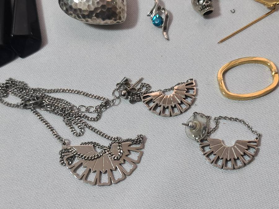 Mixed Vintage Jewelry. Some needs repair. No silver.