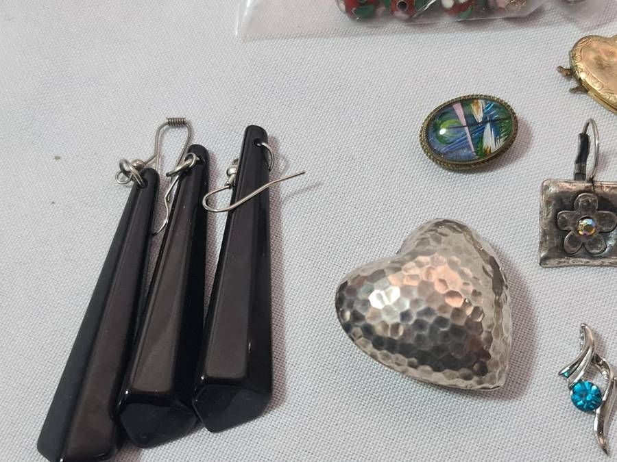 Mixed Vintage Jewelry. Some needs repair. No silver.