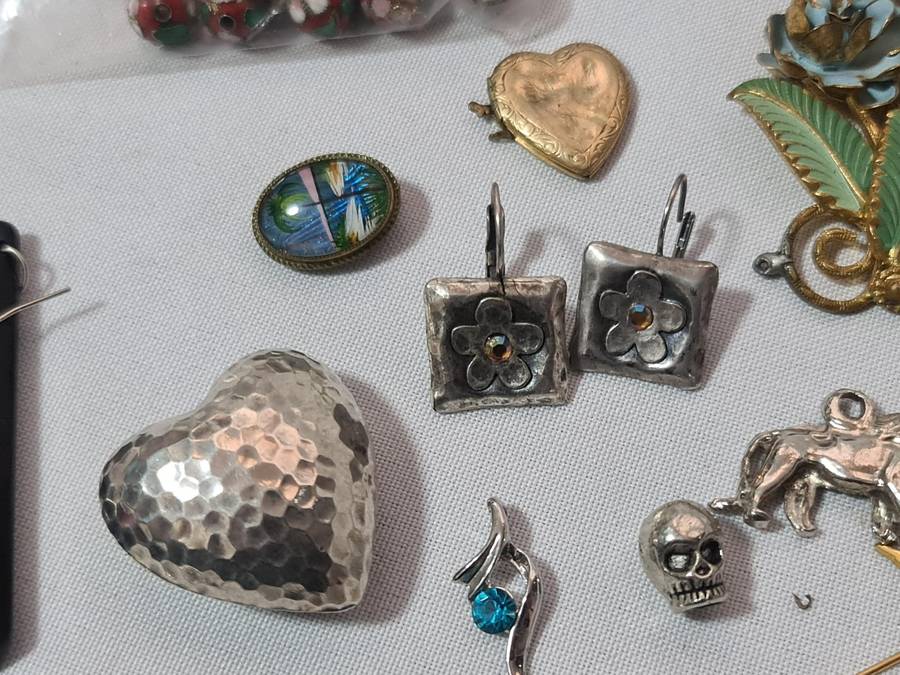 Mixed Vintage Jewelry. Some needs repair. No silver.