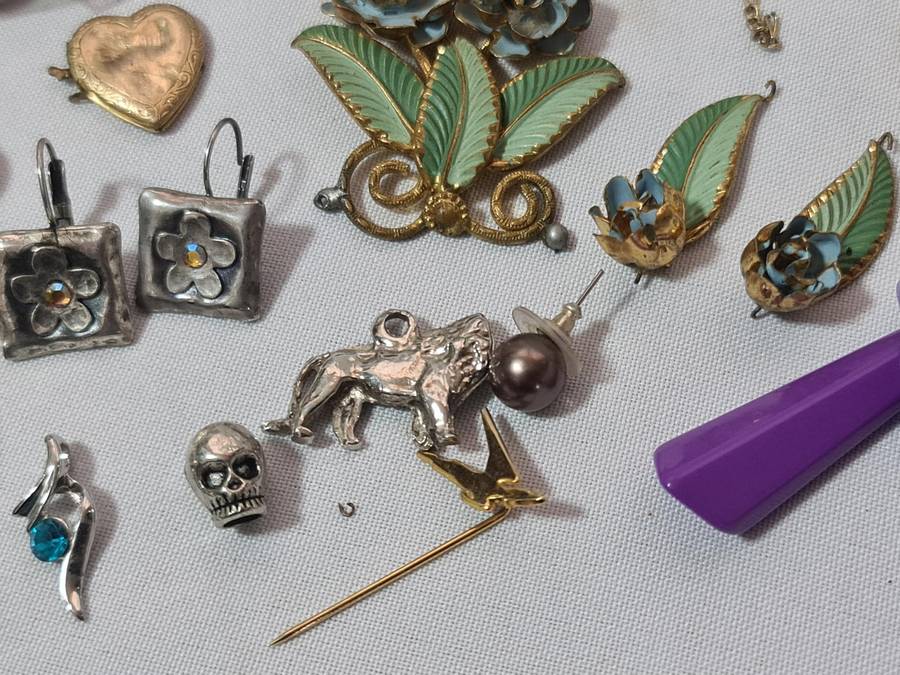 Mixed Vintage Jewelry. Some needs repair. No silver.