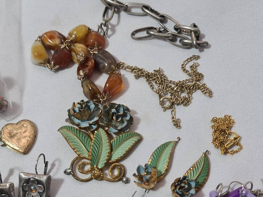Mixed Vintage Jewelry. Some needs repair. No silver.