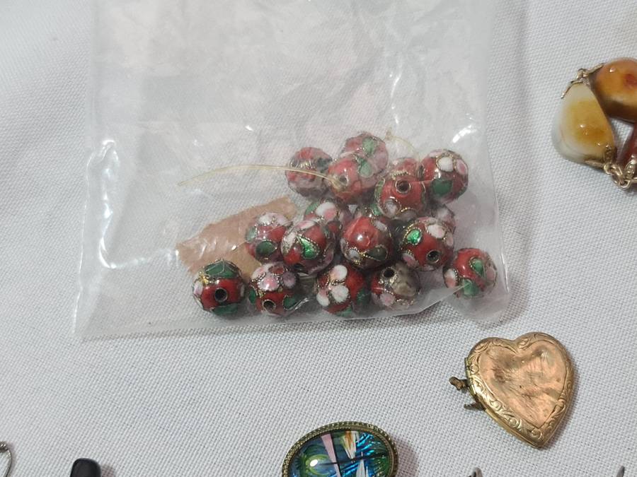 Mixed Vintage Jewelry. Some needs repair. No silver.