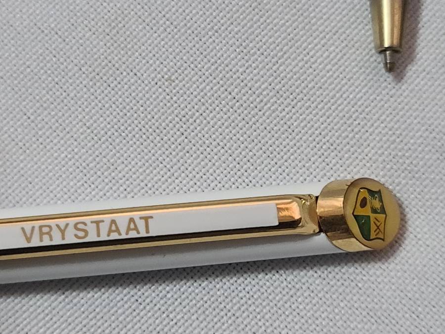 X14 Mixed pens. Cross, Big, Pilot etc.