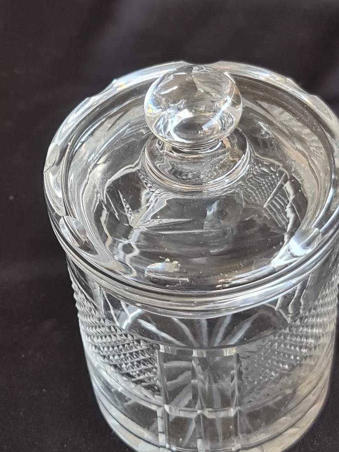 Stunning crystal Jar for your dressing table