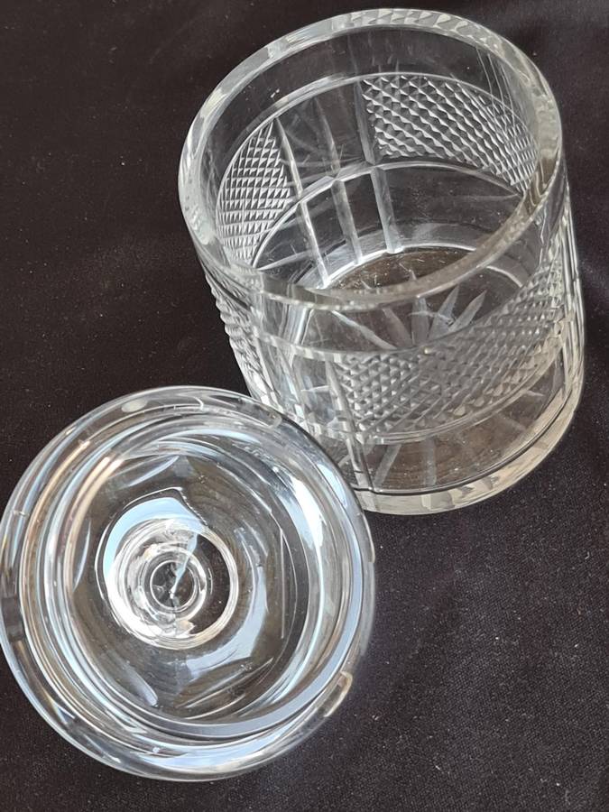 Stunning crystal Jar for your dressing table