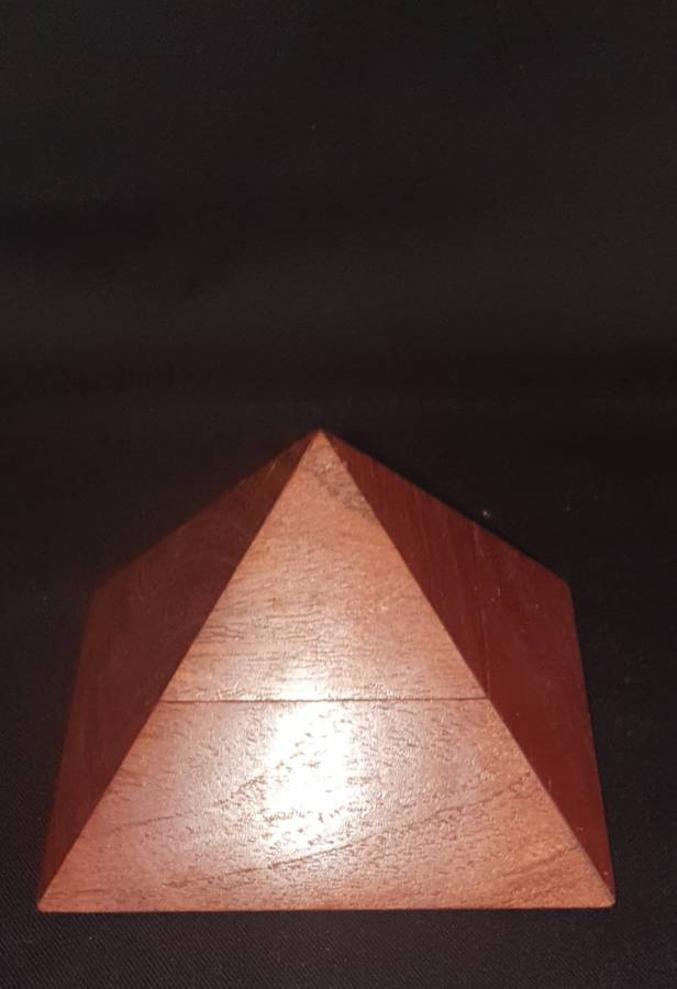Wooden pyramid box