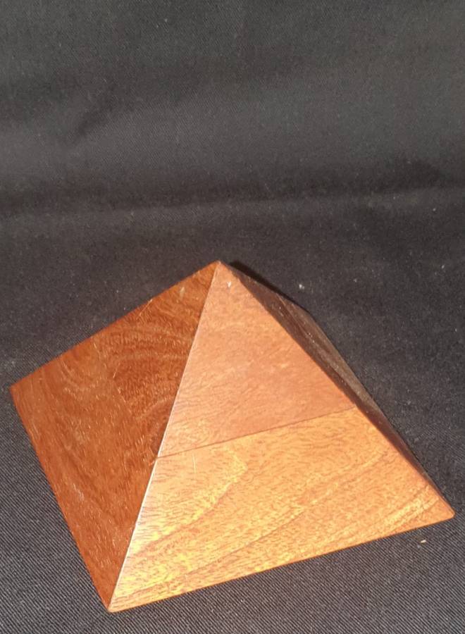 Wooden pyramid box