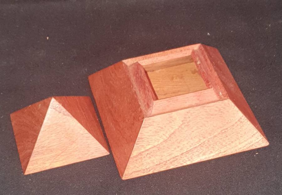 Wooden pyramid box