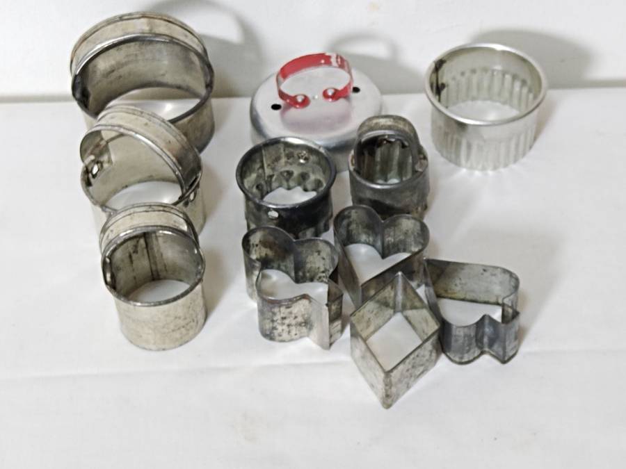 Mixed cookie cutters