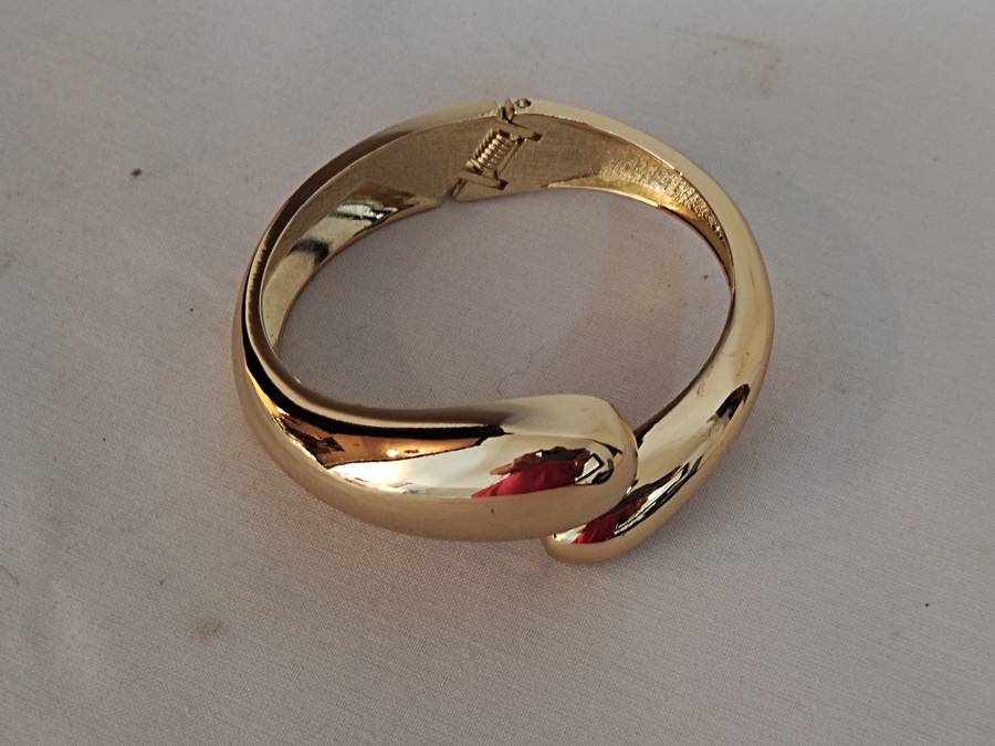 Ginkgo Garden gold tone bangle
