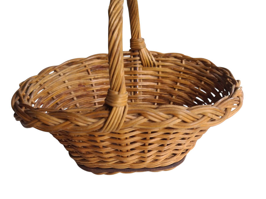 Vintage Wicker Basket(a)