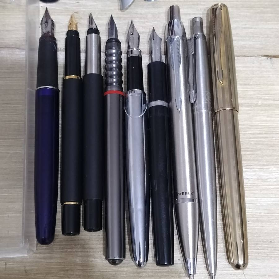 PARKER AND OTHER PENS COLLECTION. SEE DESCRIPTION