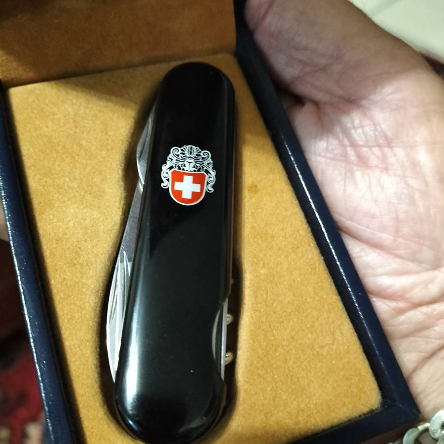 WENGER POCKET KNIFE.