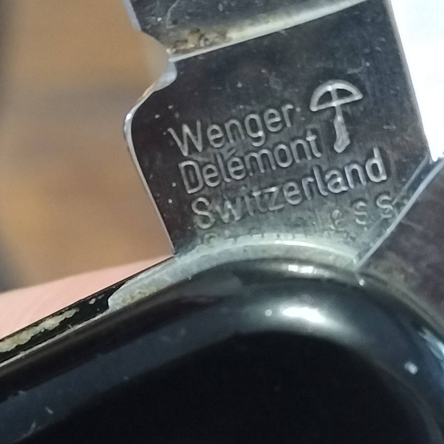 WENGER POCKET KNIFE.