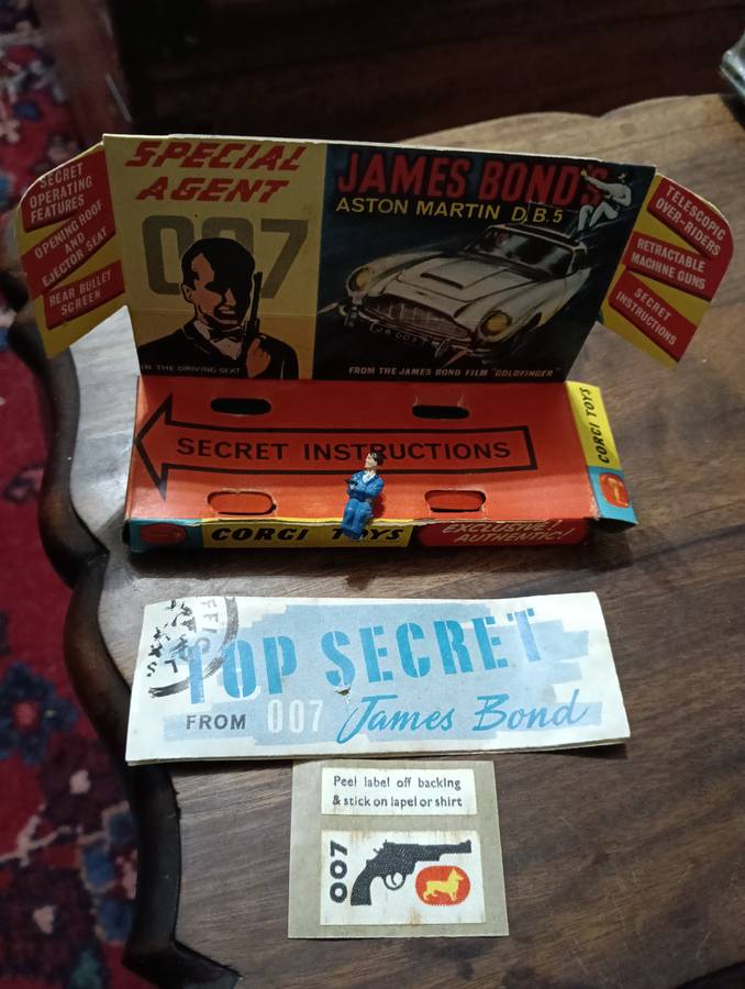 CORGI 007  JAMES BOND CAR. BOX.
