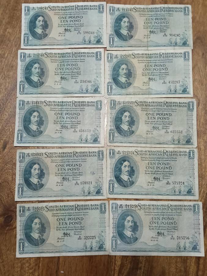 COLLECTION OF TEN x ONE POUND BANK NOTES.