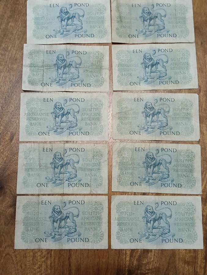 COLLECTION OF TEN x ONE POUND BANK NOTES.