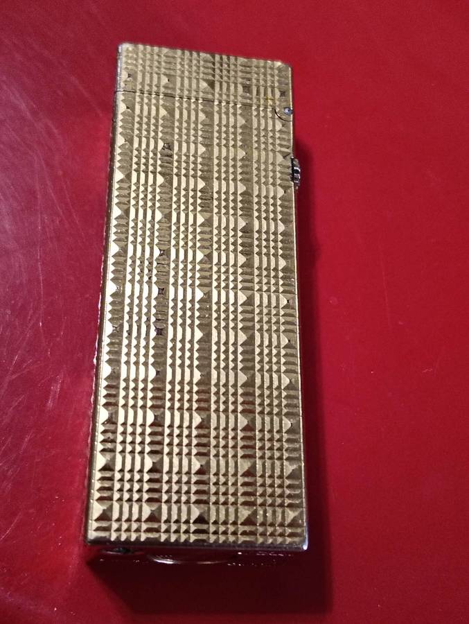 VINTAGE DUNHILL LIGHTER.