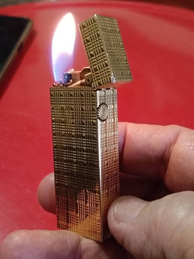 VINTAGE DUNHILL LIGHTER.