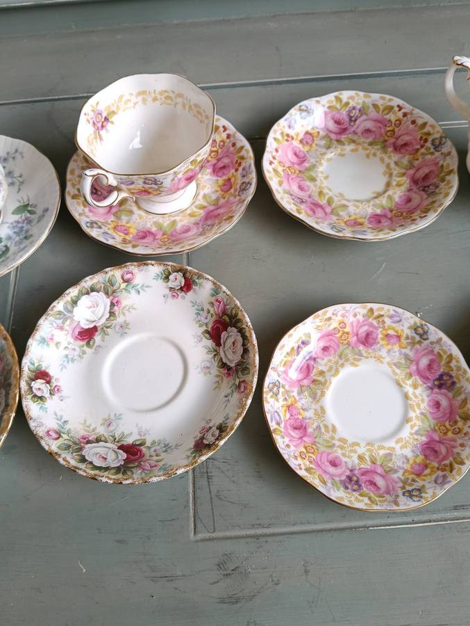 ROYAL ALBERT AND ROYAL PARAGON ITEMS
