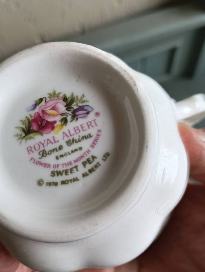 ROYAL ALBERT AND ROYAL PARAGON ITEMS