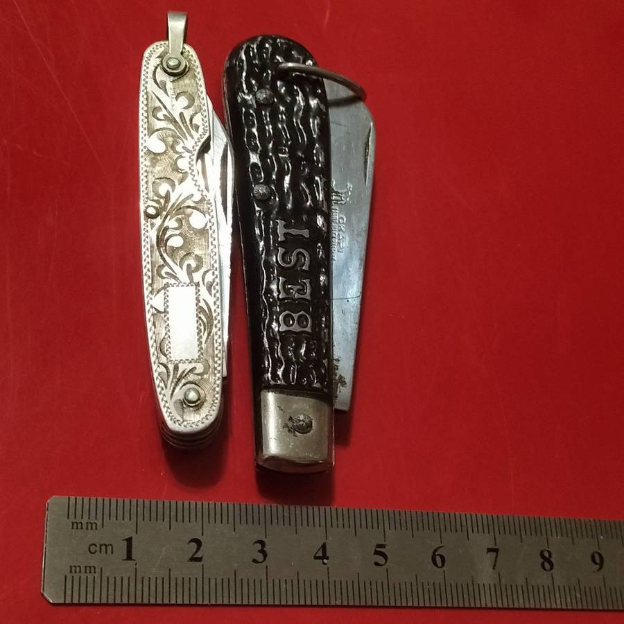 VINTAGE POCKET KNIVES . SILVER SIDED.