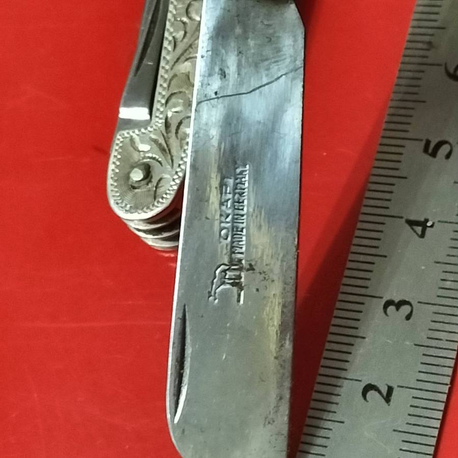 VINTAGE POCKET KNIVES . SILVER SIDED.