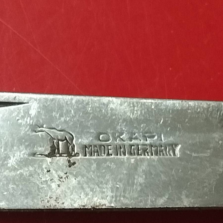 VINTAGE POCKET KNIVES . SILVER SIDED.