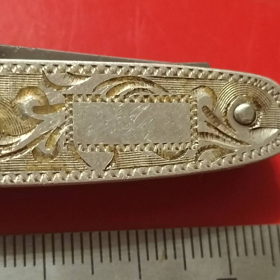 VINTAGE POCKET KNIVES . SILVER SIDED.