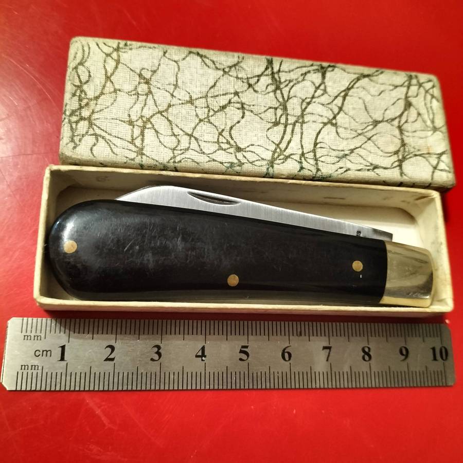 JOSEPH RODGERS POCKET KNIFE. MINT CONDITION.