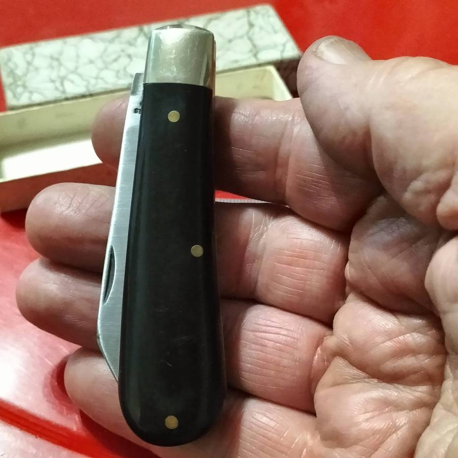 JOSEPH RODGERS POCKET KNIFE. MINT CONDITION.