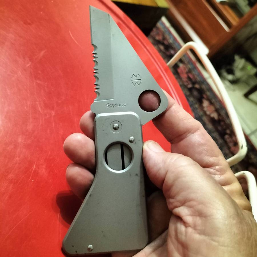 RARE SPYDERCO CARD KNIFE.