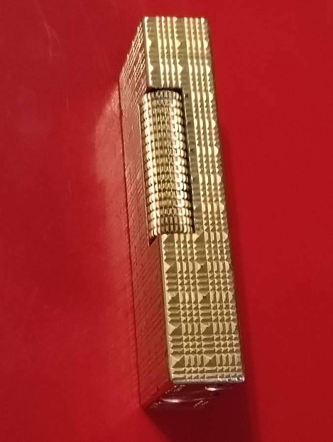 VINTAGE DUNHILL LIGHTER.