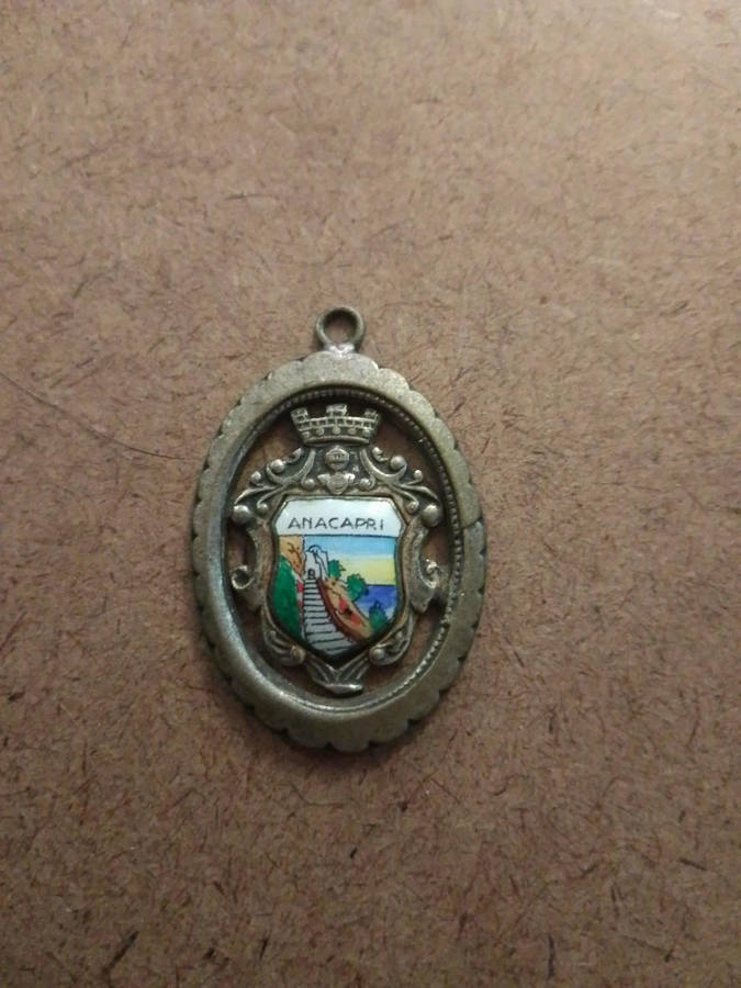 Medallion pendant
