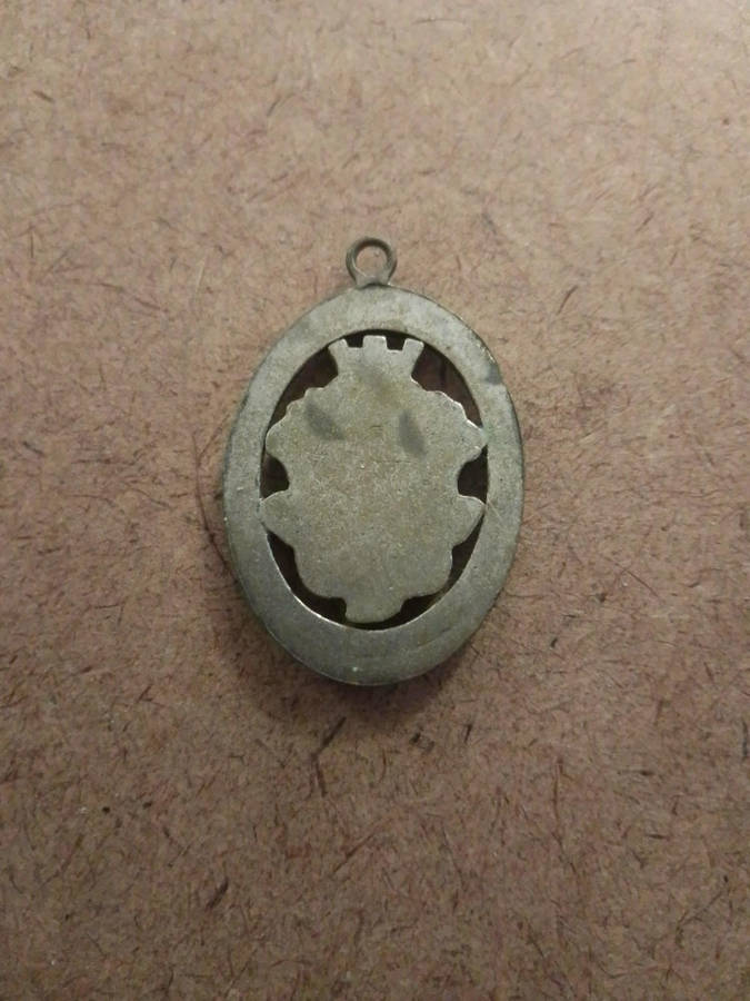 Medallion pendant