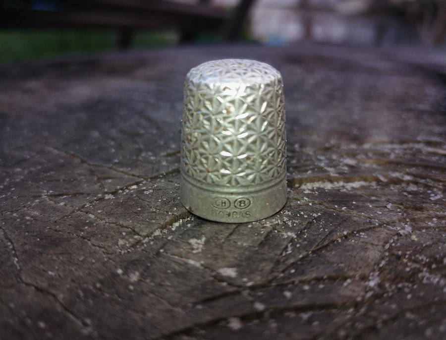 Charles Horner Dorcas thimble, silver, antique.stamped 'Dorcas, CH, 8' c1900-1910.
