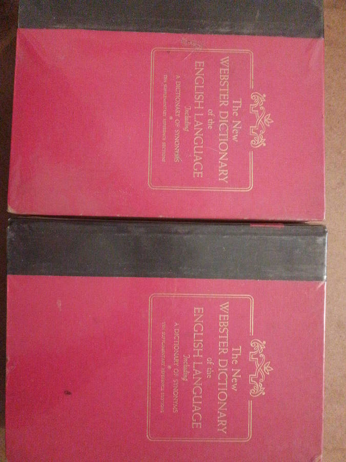 The New Webster dictionary of the English language including a dictionary of Synonyms - 2 book set