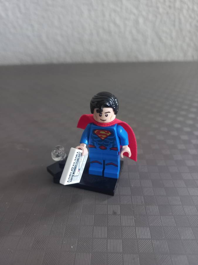LEGO Collectable Minifigures Superman, DC Super Heroes (Complete Set with Stand and Accessories)