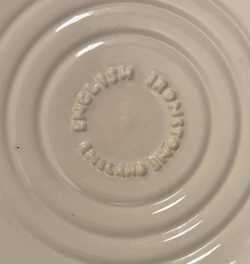 ENGLISH IRONSTONE ENGLAND PLATE 'OLD INNS SERIES' FLORAL BOARDER