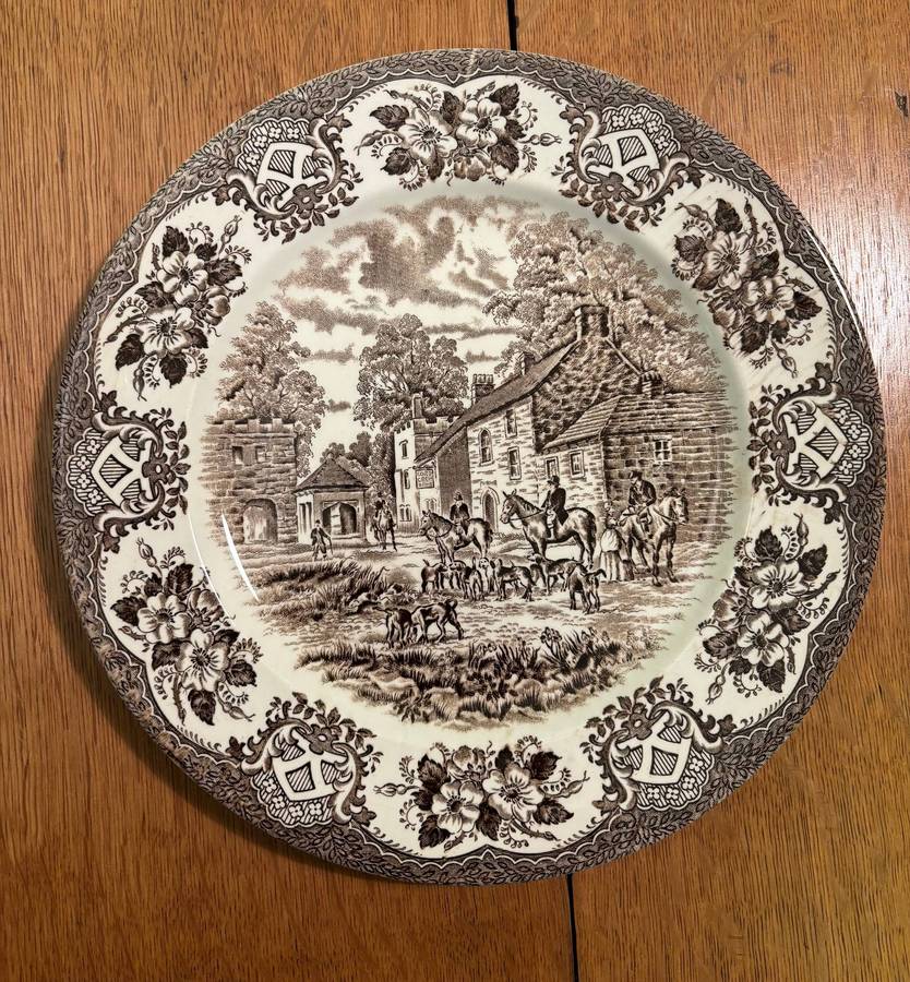ENGLISH IRONSTONE ENGLAND PLATE 'OLD INNS SERIES' FLORAL BOARDER