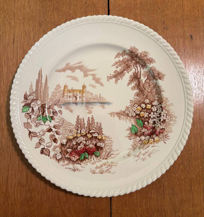 JOHNSON BROTHERS DINNER PLATE Castle on the lake  ENGLAND  FLOWERS/FLORAL CASTLE SCENE !