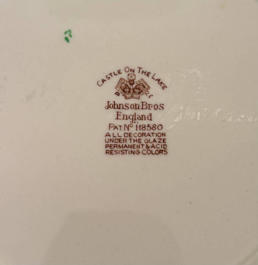 JOHNSON BROTHERS DINNER PLATE Castle on the lake  ENGLAND  FLOWERS/FLORAL CASTLE SCENE !