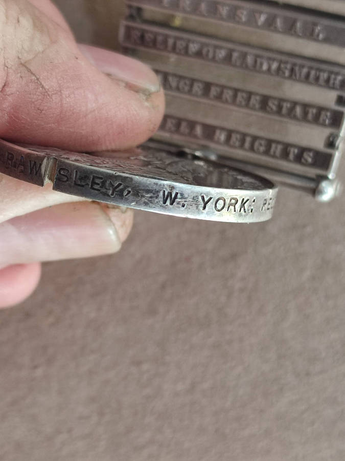 QUEEN's SOUTH AFRICA MEDAL WITH CLASPS