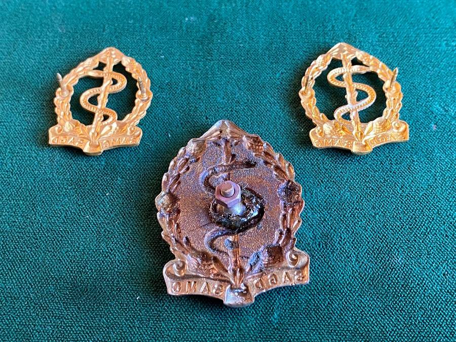 SA MEDICAL CORPS,GILT AND ENAMEL CAP AND 2 COLLARS-WORN PRE 1983